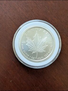 Cannabis Silver Leaf 1 oz Round Coin. Fire 🔥